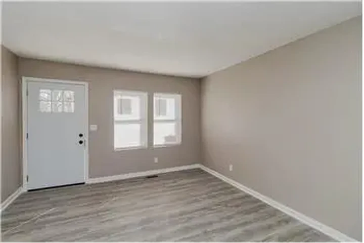 $800 : Rental property with 2 bedro image 4