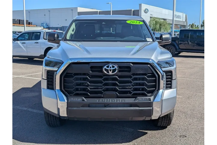 Toyota Tundra 2024 4x4 SR5 4 image 8