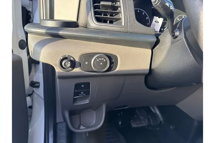$32887 : Ford Transit 2024 250 3dr SW image 8
