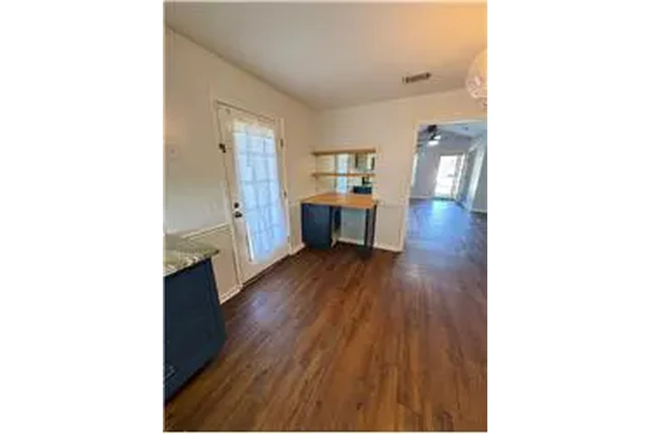 $1900 : Rental property with 3 bedro image 7