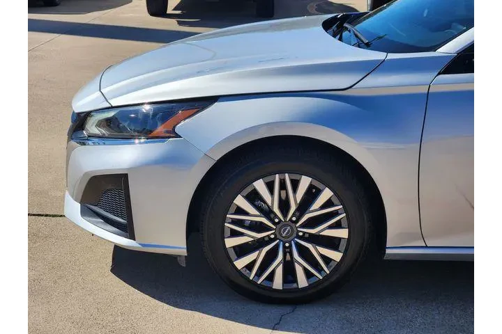 $19995 : Nissan Altima 2024 2.5 SV 4d image 8