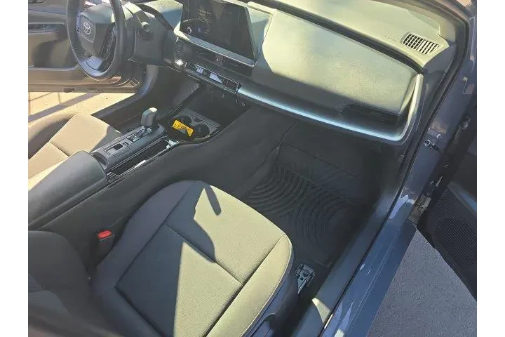 $26995 : Toyota Prius 2024 LE 4dr Hat image 9