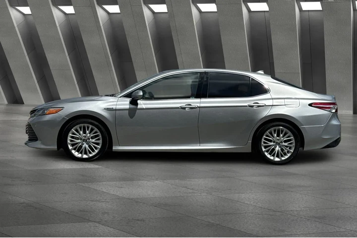 $25000 : Toyota Camry Hybrid 2019 XLE image 8