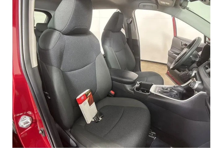 $31188 : Gold Certified2025 RAV4 HYBRI image 6