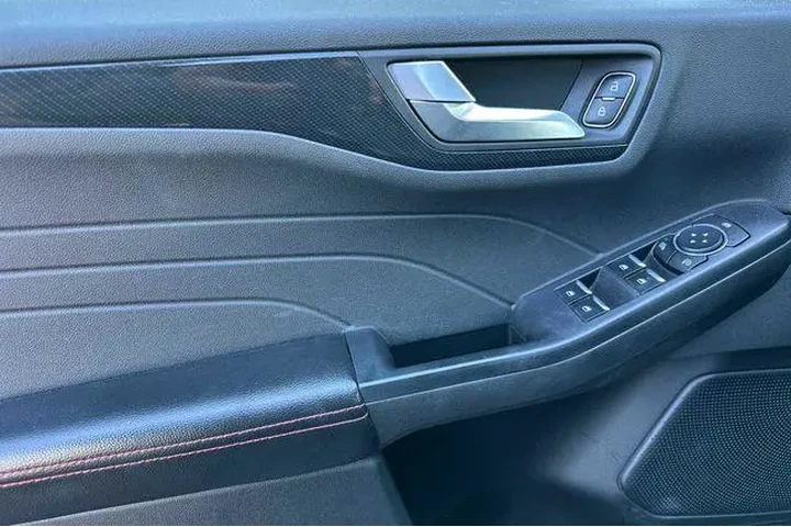 $16897 : Ford Escape 2023 AWD ST-Line image 10