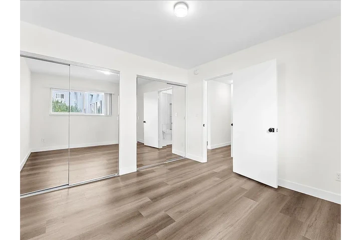 $1100 : Elegante 1BR con parking LA image 2