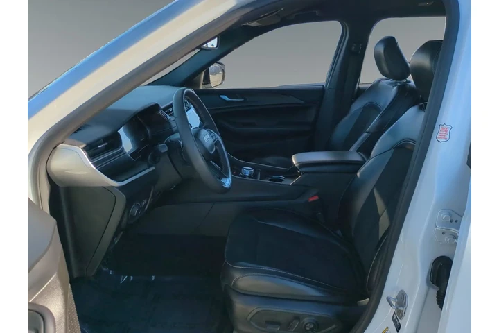 $31150 : Jeep Grand Cherokee L 2024 image 9