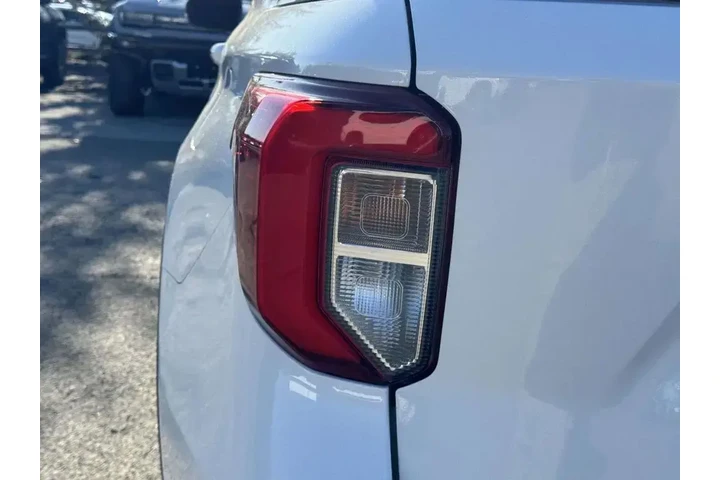 $25900 : Ford Explorer 2021 AWD ST 4d image 9