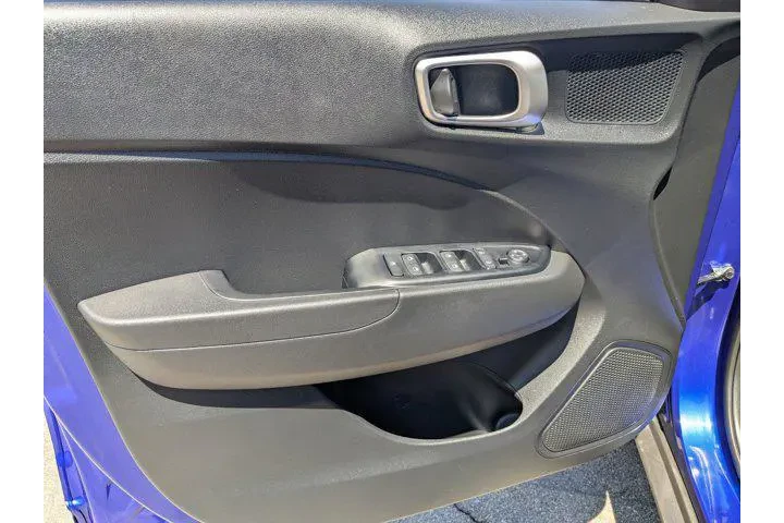 $18773 : Hyundai VENUE 2025 SE 4dr Cr image 8