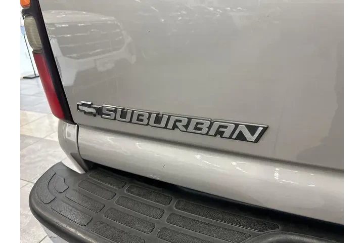 $7000 : Chevrolet Suburban 2004 1500 image 8
