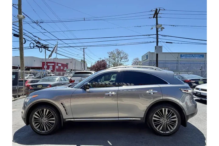 $10699 : 2017 QX70 image 7