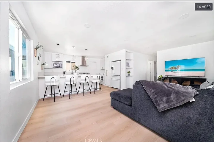 $1275 : Santa Ana Available 3 & 1 image 7
