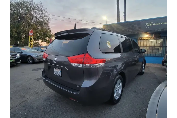$10899 : 2012 Sienna LE 7-Passenger Au image 7