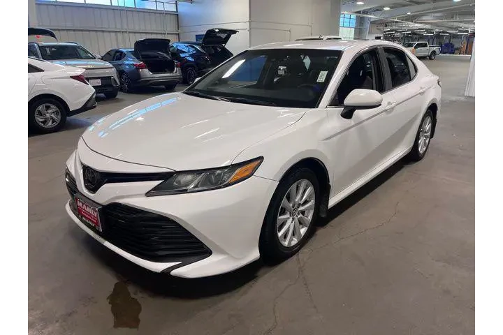 $19997 : Toyota Camry 2018 LE 4dr Sed image 8
