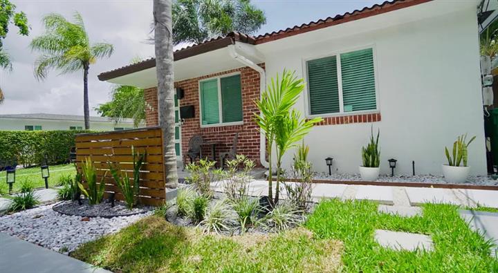 $2000 : Beautiful 2bed house in Miami image 1