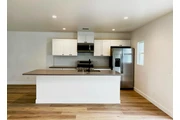 $2500 : 3 Bedroom House  in Koreatown thumbnail