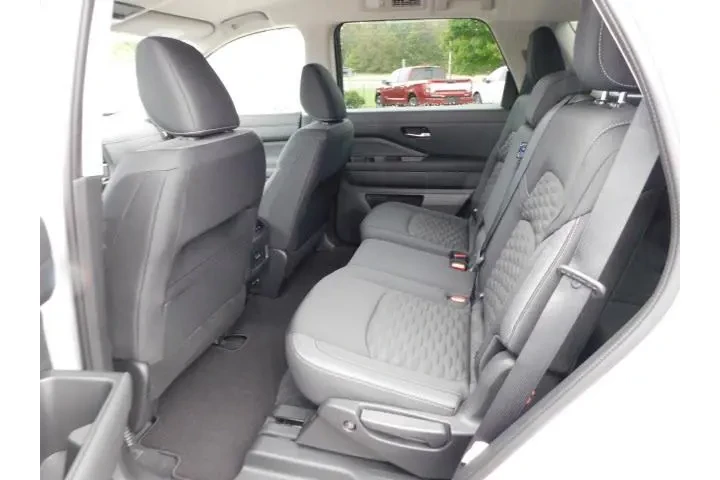 $26495 : Nissan Pathfinder 2022 SV 4d image 8