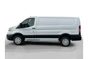 $32992 : Ford Transit 2024 250 3dr SW thumbnail