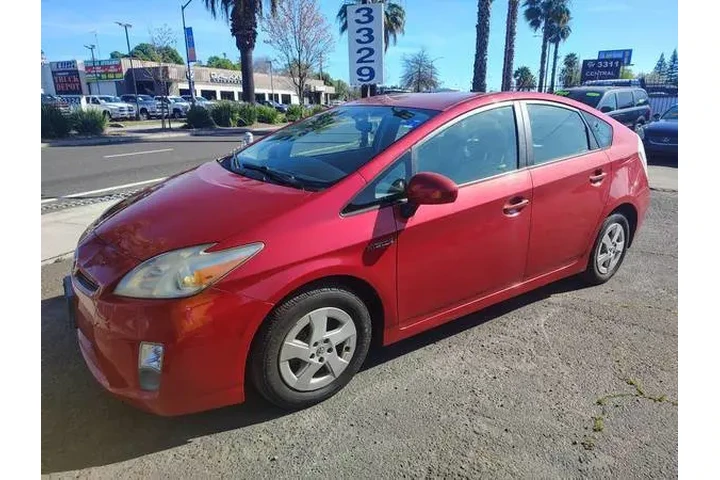 $8590 : 2010 Prius III image 3