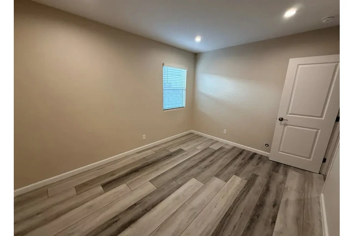 $2500 : 3 Bed 2Bat Home in South Gate image 6