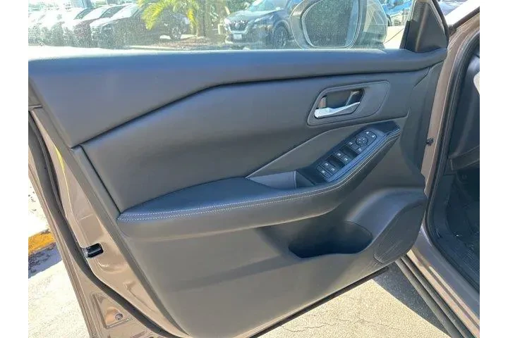 $23991 : Nissan Rogue 2024 SV 4dr Cro image 8