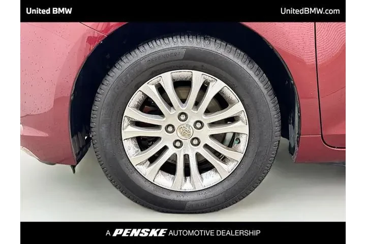 $8995 : Toyota Sienna 2011 XLE 8-Pas image 2