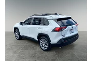 $30240 : Toyota RAV4 2023 XLE Premium thumbnail
