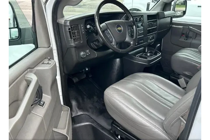$25800 : Chevrolet Express 2022 3500 image 7