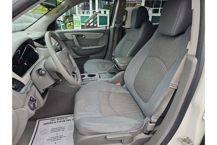 $12995 : 2015 Traverse LS image 6