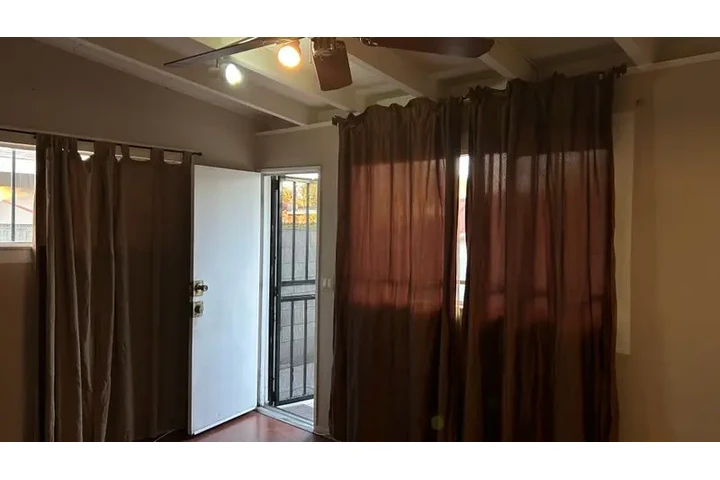 $650 : Se Renta Cuarto image 3