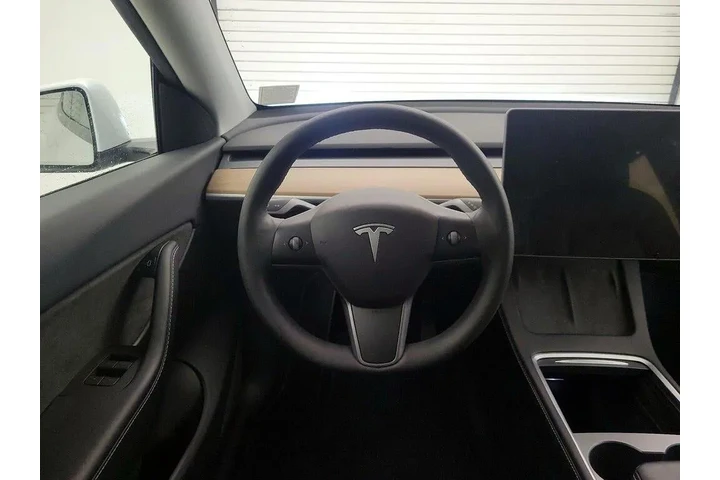 $29998 : Tesla Model Y 2021 AWD Long image 10