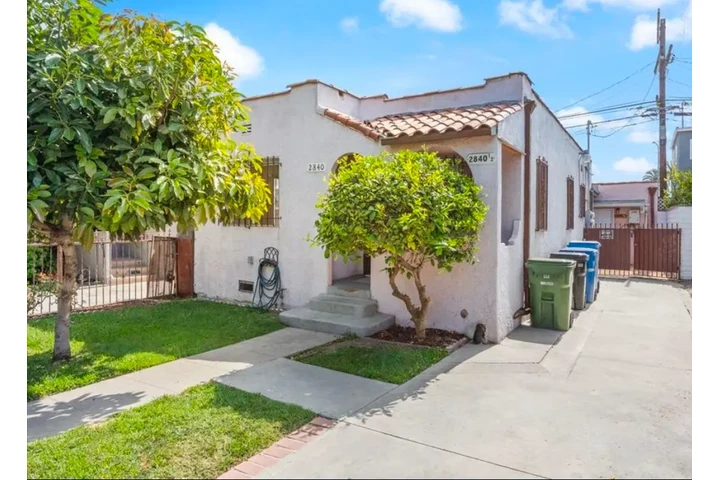$2000 : 2 Bed 2 Bath in West Adams, LA image 3