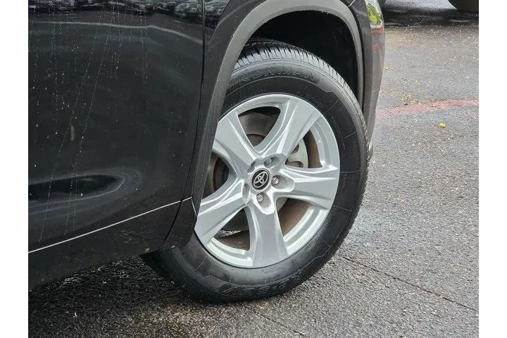 $31500 : Toyota Highlander 2024 LE 4d image 8