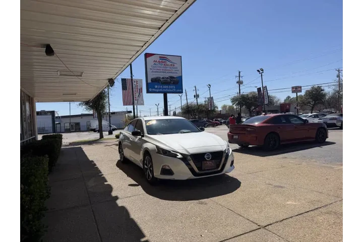 $17999 : 2020 Altima 2.5 SR image 3