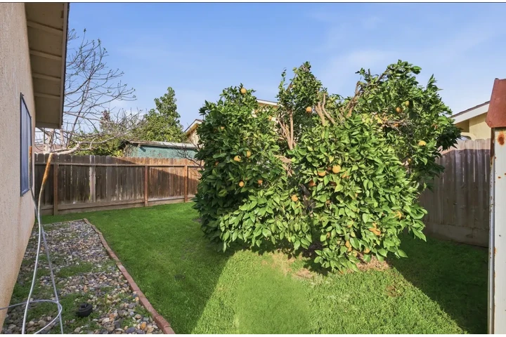 $1000 : Well maintained 3 bedroom, 2 image 7