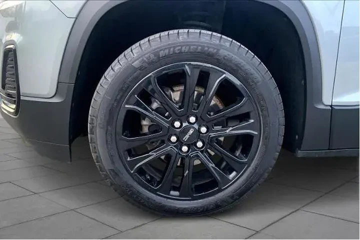 $26700 : GMC Acadia 2023 4x4 SLE 4dr image 10