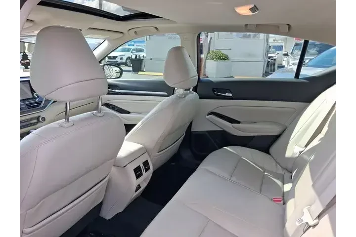 $18990 : Nissan Altima 2021 2.5 SL 4d image 5