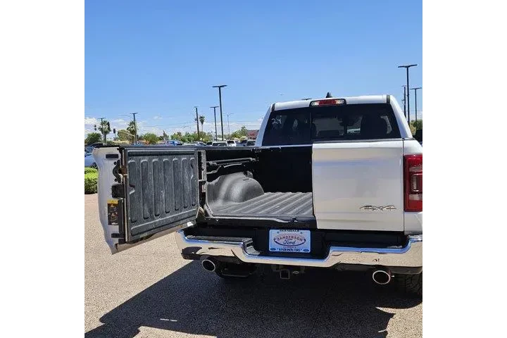 $30488 : Ram 1500 2021 4x4 Laramie 4d image 10