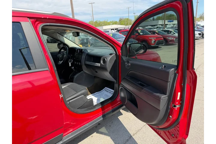 $6980 : 2017 Compass Sport SE image 5