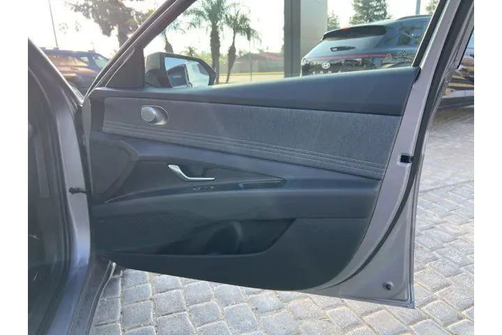 $27385 : Hyundai ELANTRA 2026 Limited image 6