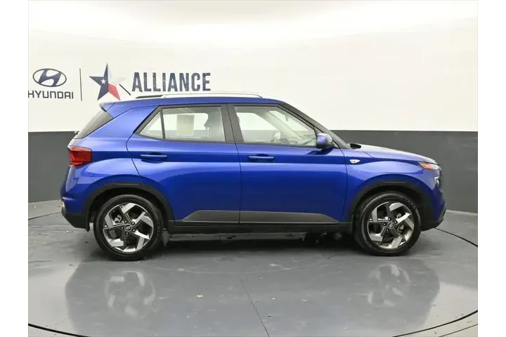 $18988 : Hyundai VENUE 2024 SEL 4dr C image 9