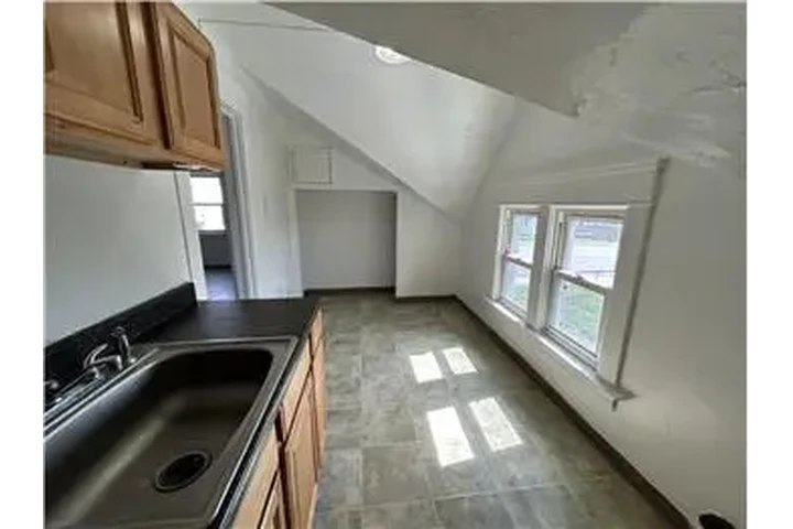 $450 : Rental property with 1 bedro image 9