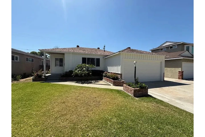 $900 : Beautiful Home...LAKEWOOD,CA image 1