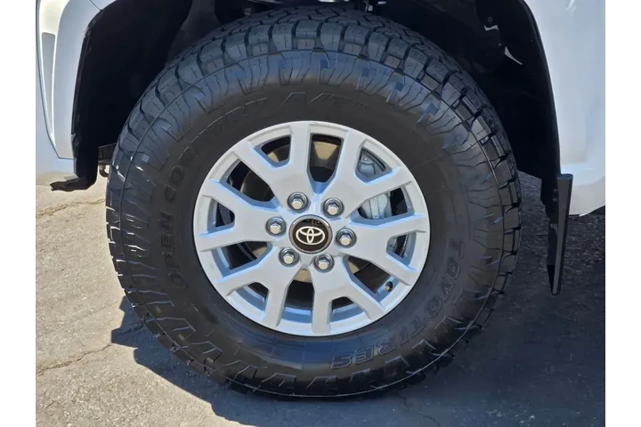 $35413 : Toyota Tacoma 2024 4x4 SR5 4 image 9