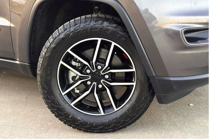 $23977 : Jeep Grand Cherokee 2021 4x4 image 2