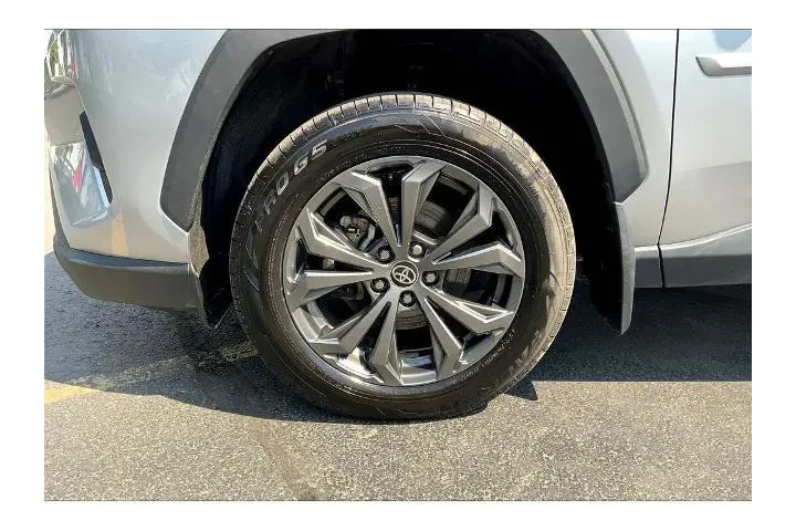 $31995 : Toyota RAV4 Hybrid 2023 AWD image 9