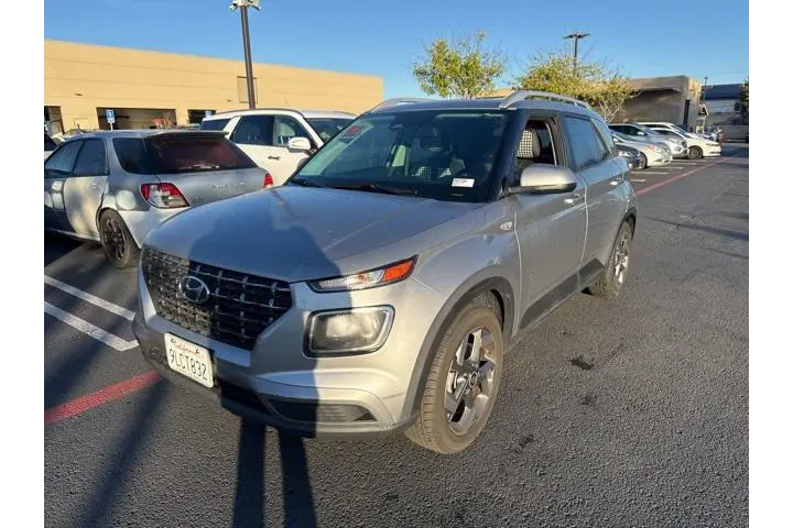 $19500 : Hyundai VENUE 2024 SEL 4dr C image 1