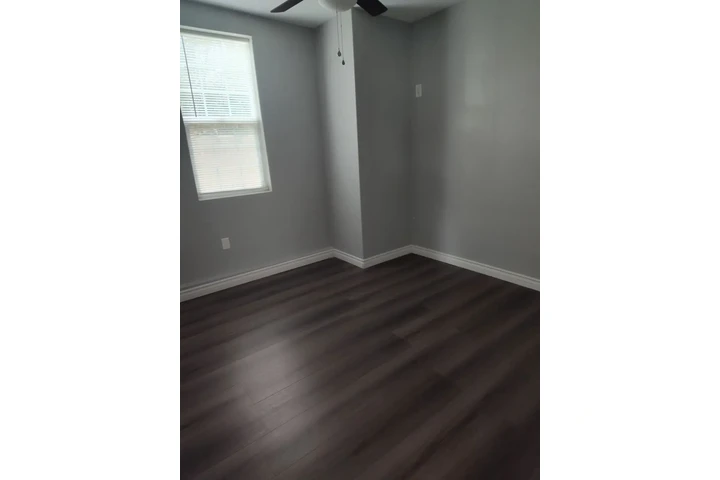 $1595 : HUNTINGTON PARK RENTO CASA image 3