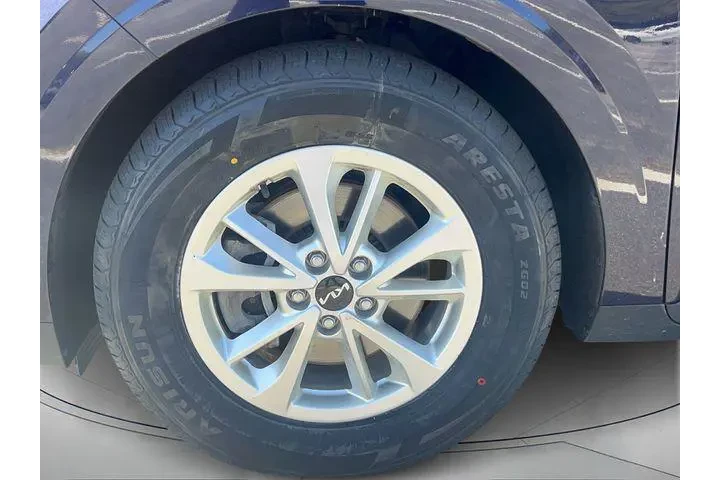 $24991 : Kia Carnival 2023 LX 4dr Min image 9