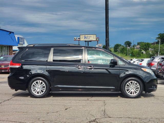 $12490 : 2012 Sienna XLE 8-Passenger image 9